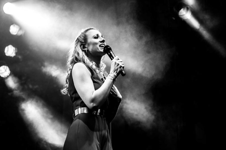 Sängerin Laura - die "Helena Fischer Tribute-Show"