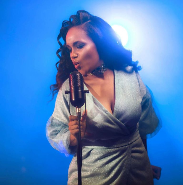 Blues und Soul Sängerin IVONIKA; Pressefoto