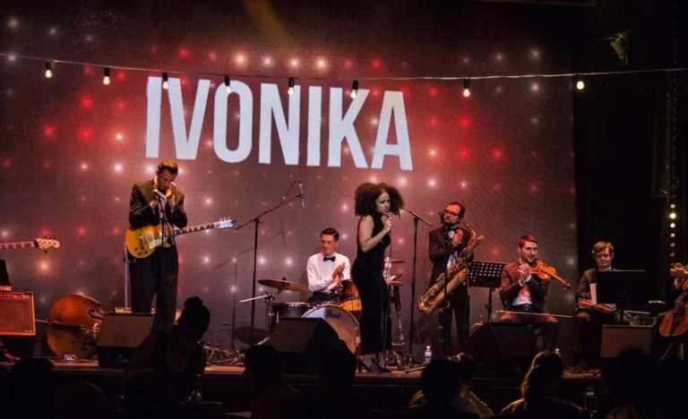 Blues und Soul Sängerin IVONIKA; Konzert