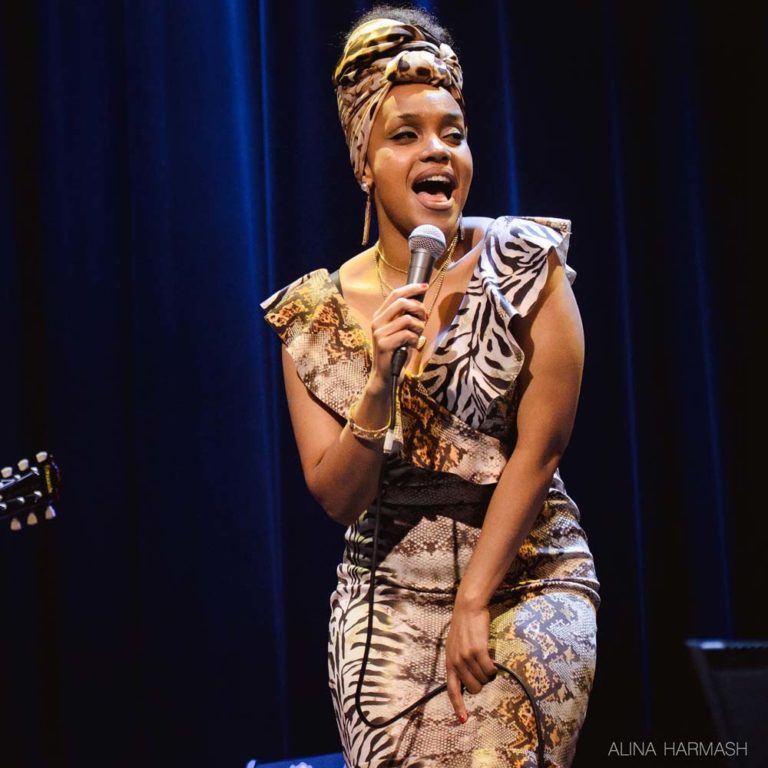 Blues und Soul Sängerin IVONIKA; im Konzert