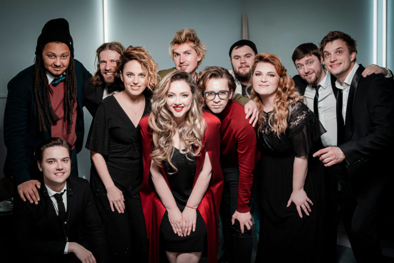 Jazz Sängerin Olga Lukachova mit Jazz Band