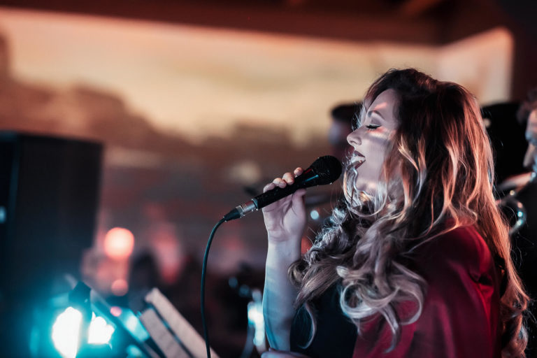 Jazz Sängerin Olga Lukachova und die Band