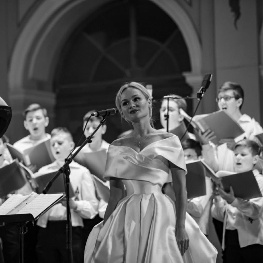 Olena Romaniv mit Kinderchor | Bernstein Agentur Olena Romaniv mit Kinderchor