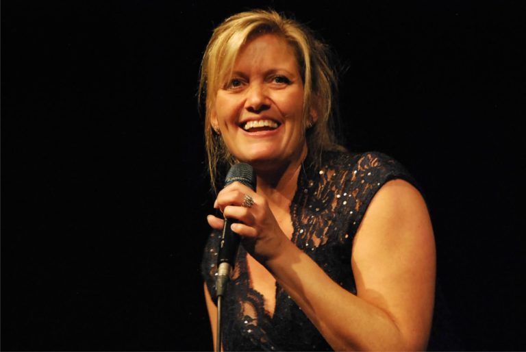 Sabrina Roth, Sängerin