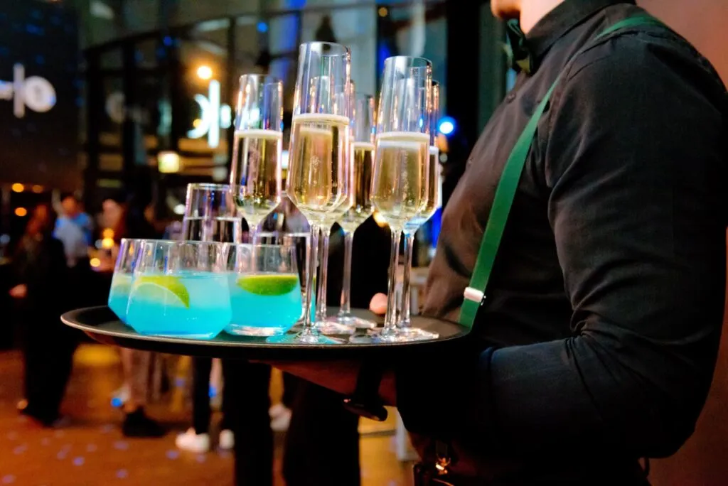 Internationale Gäste bei einem hochwertigen After-Work Event in Frankfurt
