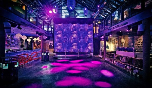 Eventlocation Fortuna Irgendwo im Osten Frankfurts, mit Veranstaltungstechnik