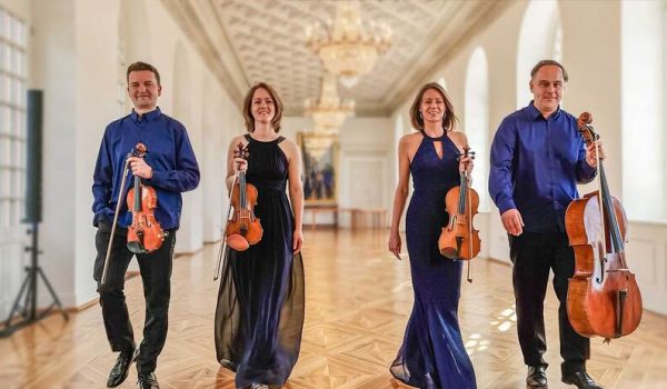 Streichquartett bei einer romantischen Hochzeitszeremonie